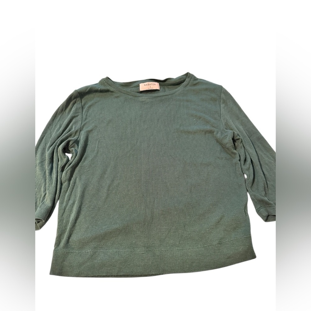 Babaton Baby Tee Green 3/4 length sleeve, ribbed, soft, crew neck‎ Size Small